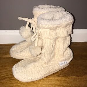 Cable knit cream colored Flirtitude slippers